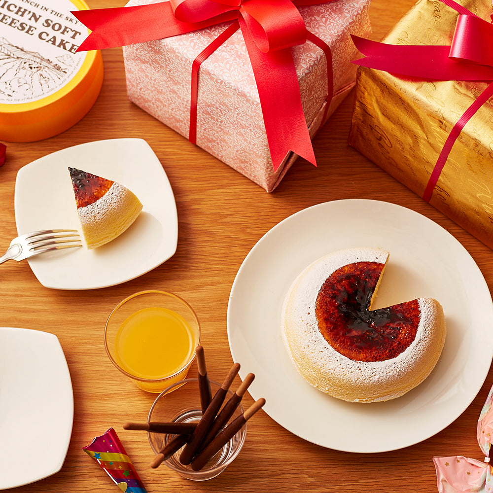 Tenku Cheesecake with customizable printed cookie